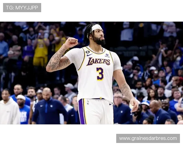 原创戴维斯仅得12分，独行侠未能合理激活他，他无疑怀念詹姆斯精准传球